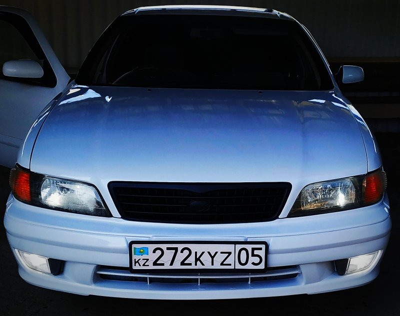 Синяя Nissan Cefiro a32