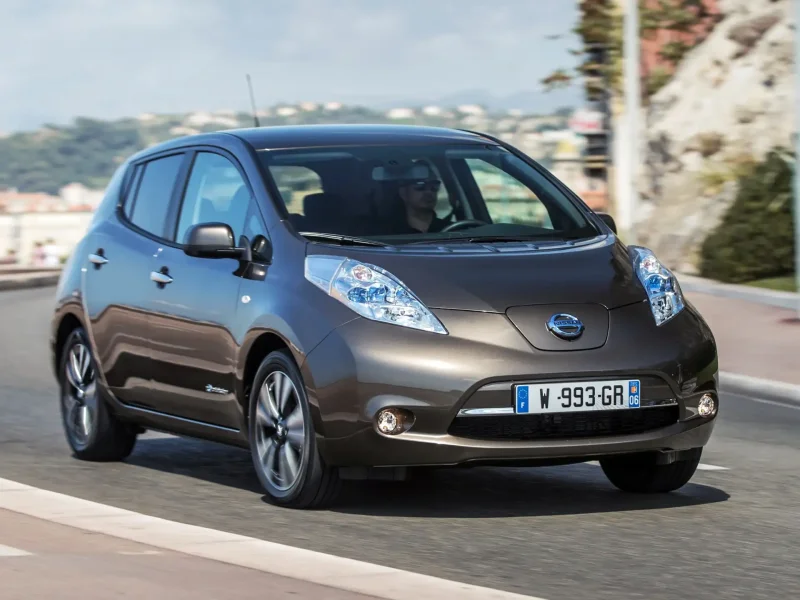 Nissan Leaf электромобиль