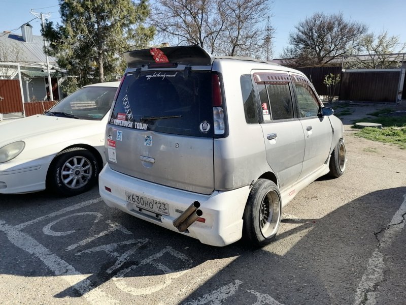 Cube 10 Nissan