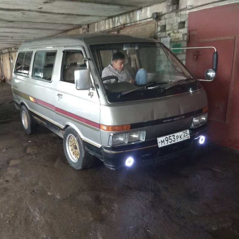 Nissan Vanette микроавтобус 1985