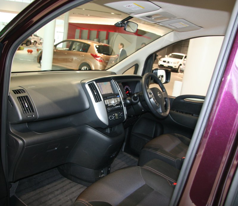 Nissan Serena 2010 Interior