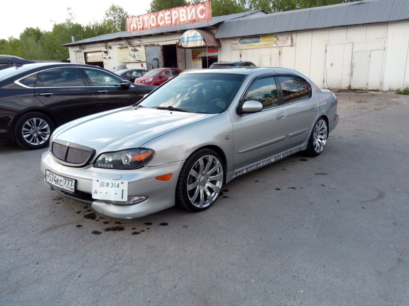 Nissan maxima a33 Black