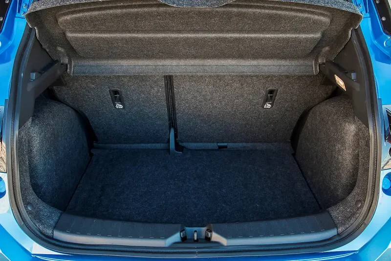 Nissan Micra 2018 багажник