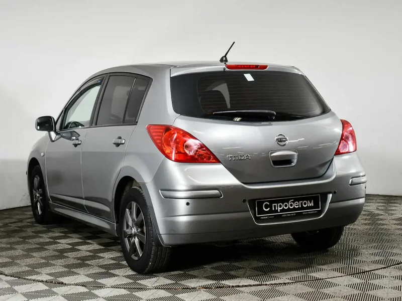 Nissan Tiida 2012 хэтчбек