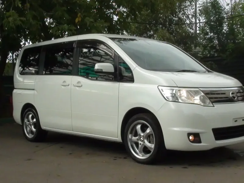 Nissan Serena c25 Axis