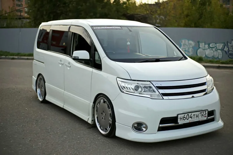 Nissan Serena IV (c26)