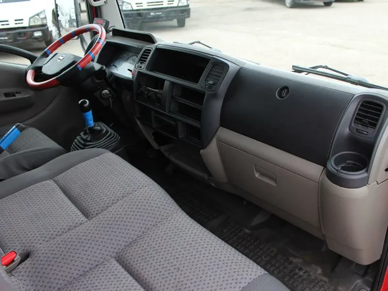Nissan nv400 Interior