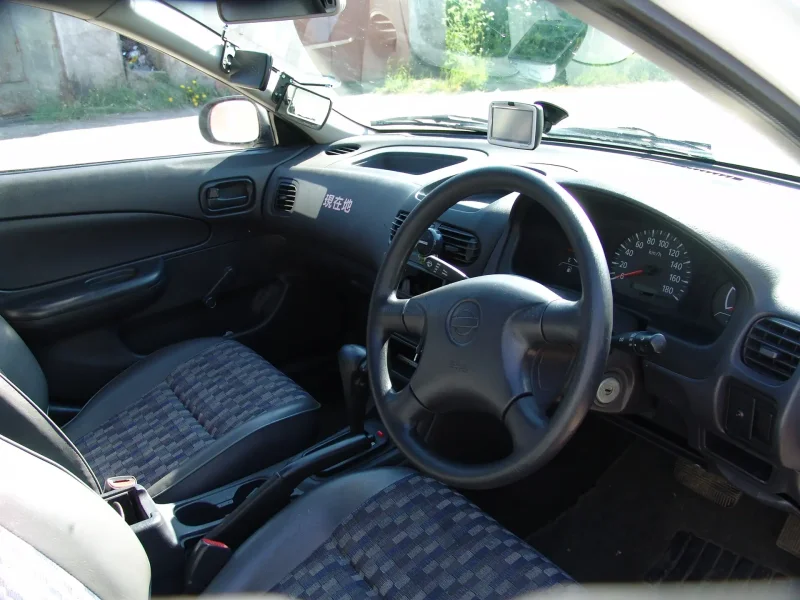 Nissan ad 2002 Interior