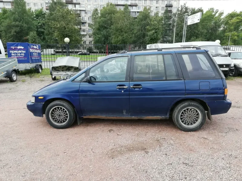 Nissan Prairie 1988