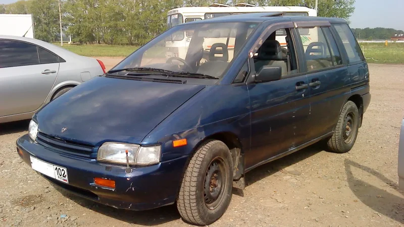 Nissan Prairie 2.0 МТ, 1990,