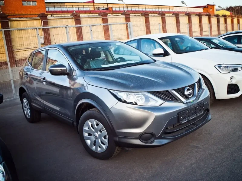 Серый Nissan Qashqai 2016