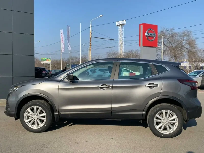 Nissan Qashqai серый металлик