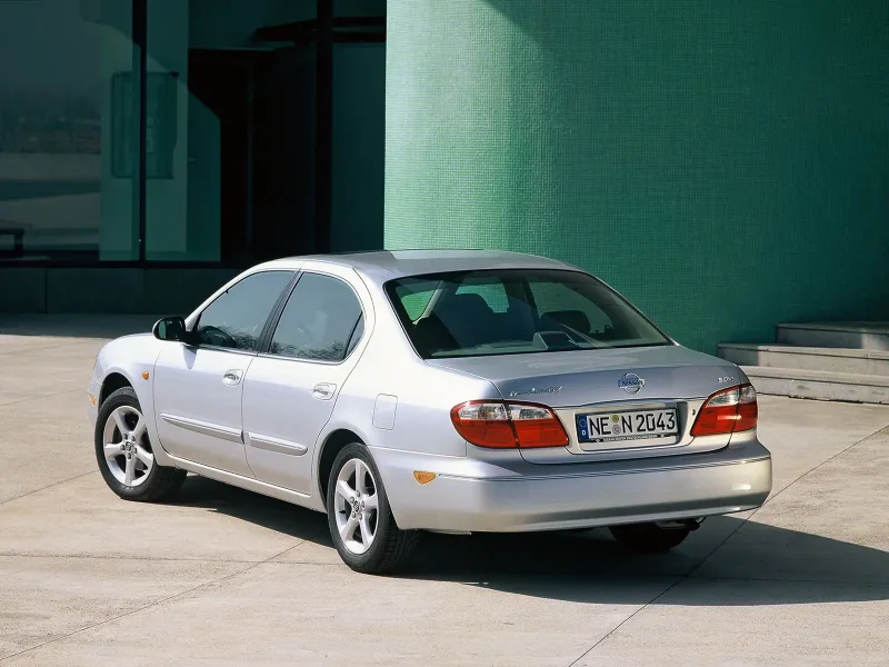 Nissan maxima QX 2000