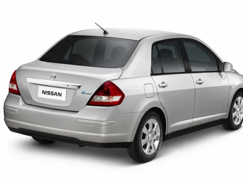 Nissan Tiida седан