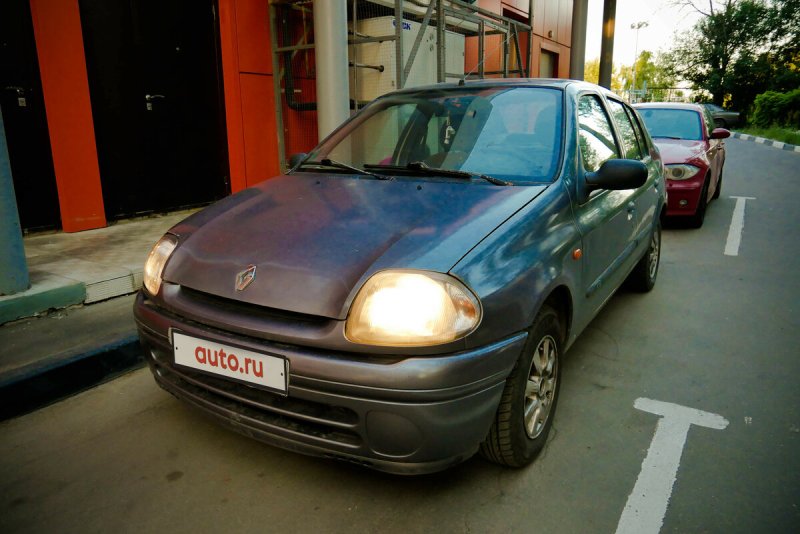 Renault symbol 1999