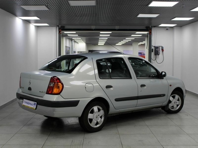 Renault symbol 2004