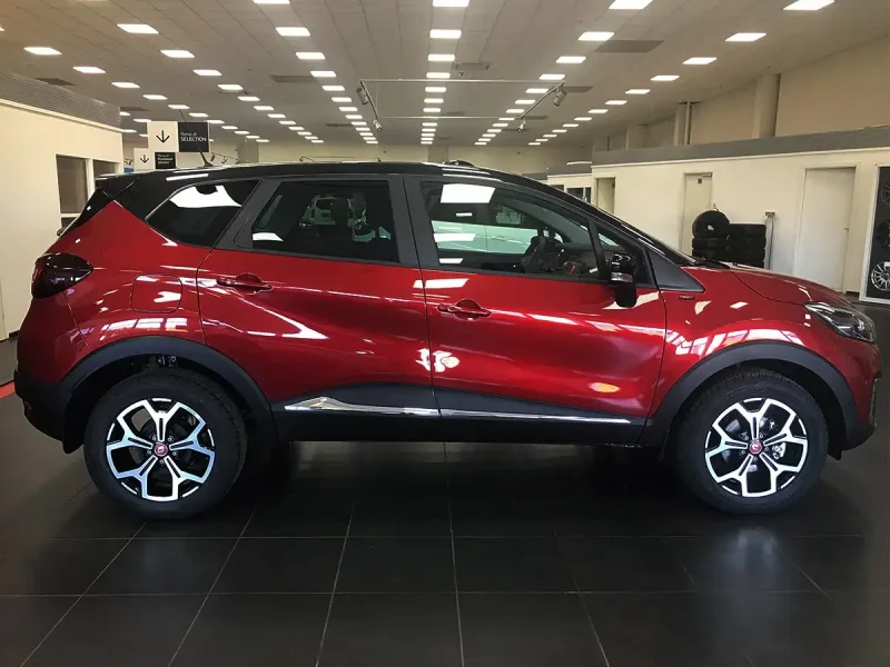 Renault Captur 2021 красный