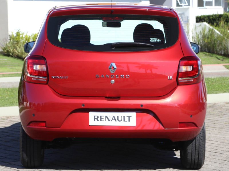 Renault Sandero сзади