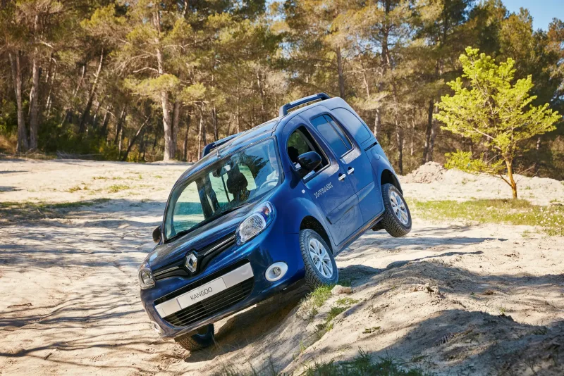 Машина Renault Kangoo