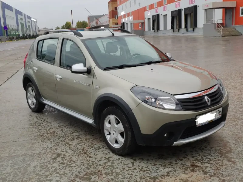 Renault Sandero 2012 бежевый