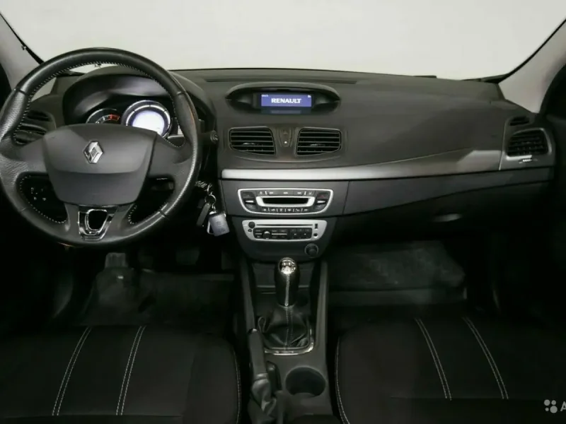 Renault Fluence 1.6 МТ,