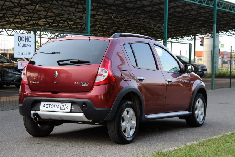 Renault Sandero Stepway 2014 красная