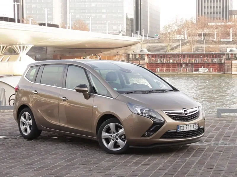 Opel Zafira 2020 компактвэн