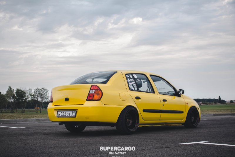 Renault Clio 2 stance