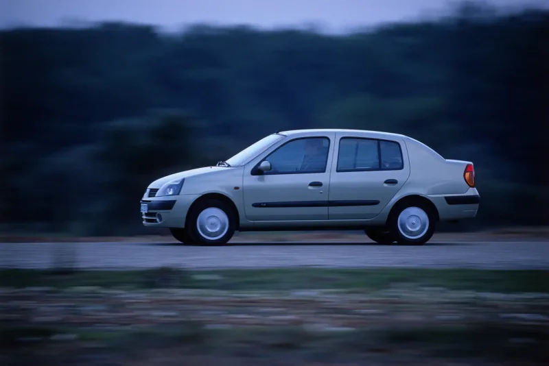 Renault symbol 2000