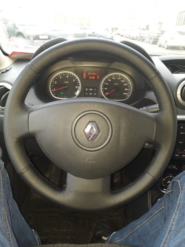 Renault Duster мультифункциональное рулевое колесо