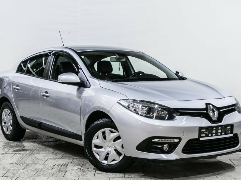 Renault Fluence i Рестайлинг 1.6 CVT (114 Л.С.) Б/У чёрный