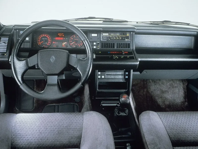 Renault 6 Interior