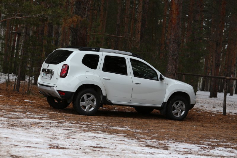 Renault Duster белый лед