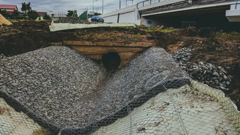 Укрепление откосов матрацами Рено