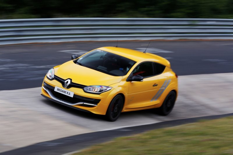 Renault Megane RS 275 Trophy-r