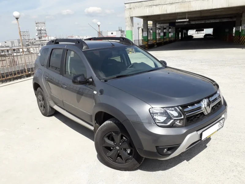 Renault Duster серый металлик