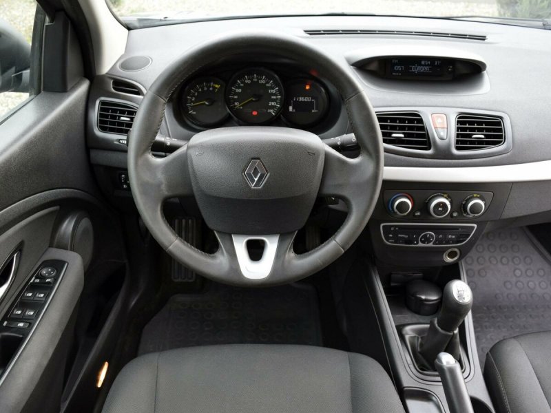 Renault Fluence 1.6 at, 2011,