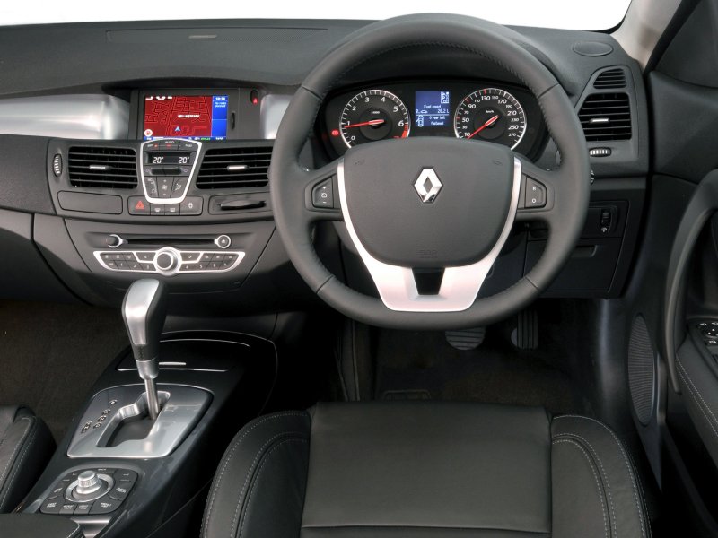 Торпедо Renault Fluence