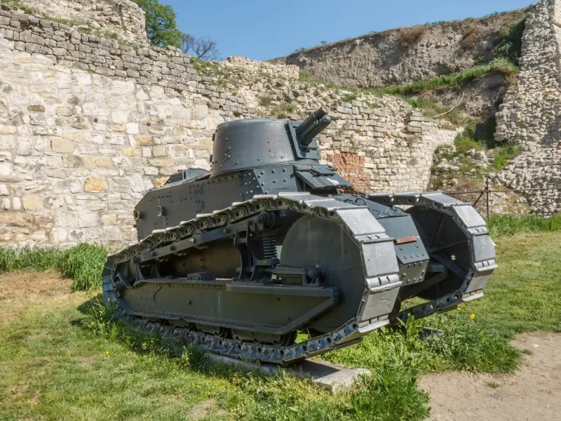 Первый французский танк Рено