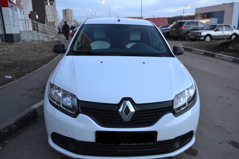 Renault Logan 2018 белый