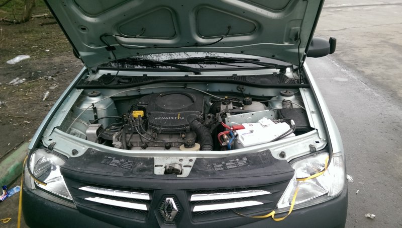 Renault Logan 2 уплотнитель капота