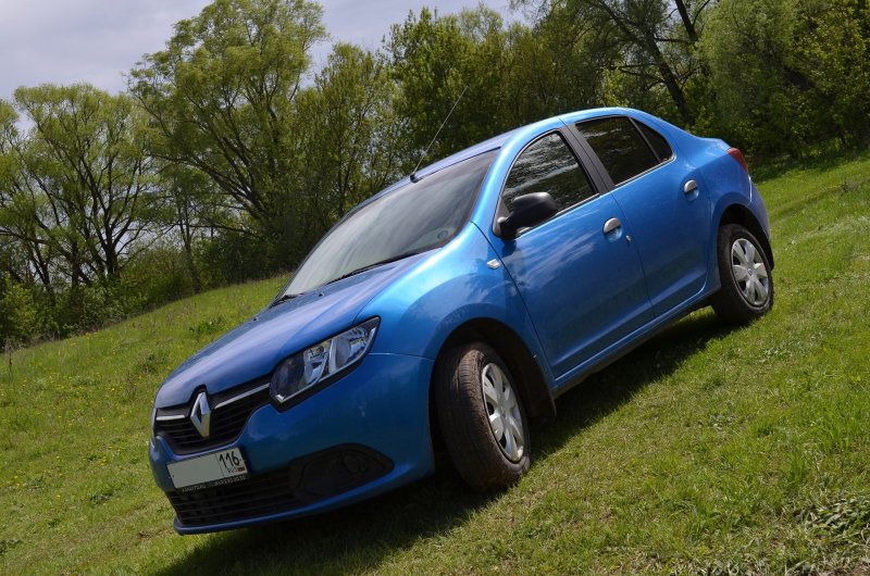 Renault Logan синий