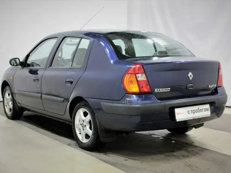 Машина Renault symbol
