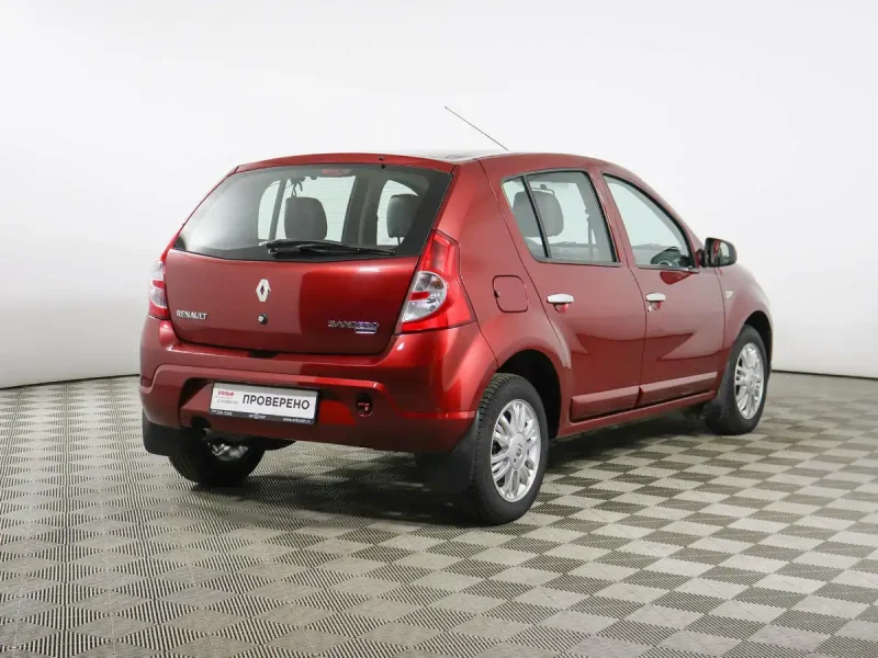 Renault Sandero 1