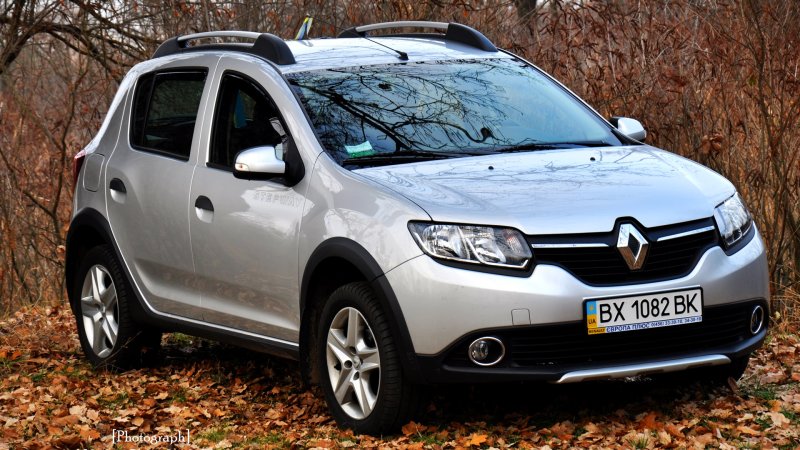 Решетка радиатора Renault Sandero Stepway 2