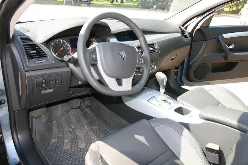 Renault Laguna 2008 салон