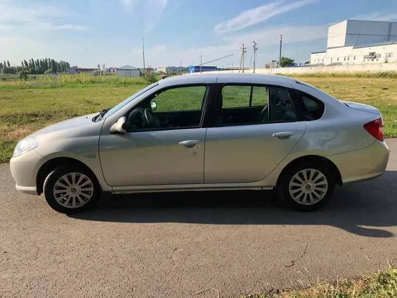 Renault symbol 1.4 МТ, 2010