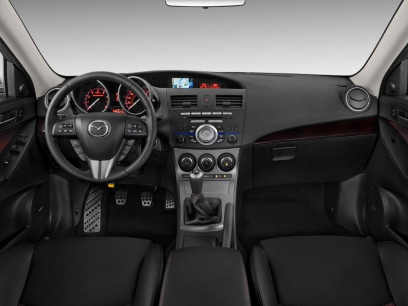 Mazda 3 хэтчбек 2012 салон