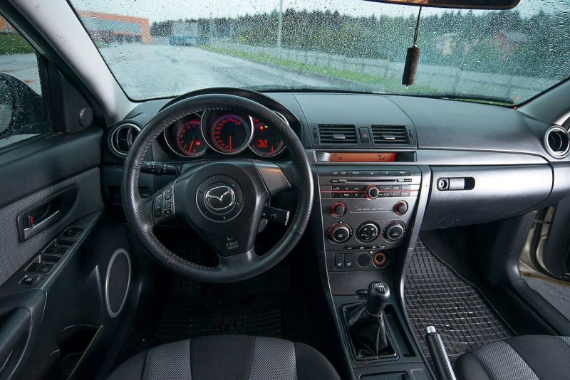 Mazda 3 2008 седан салон