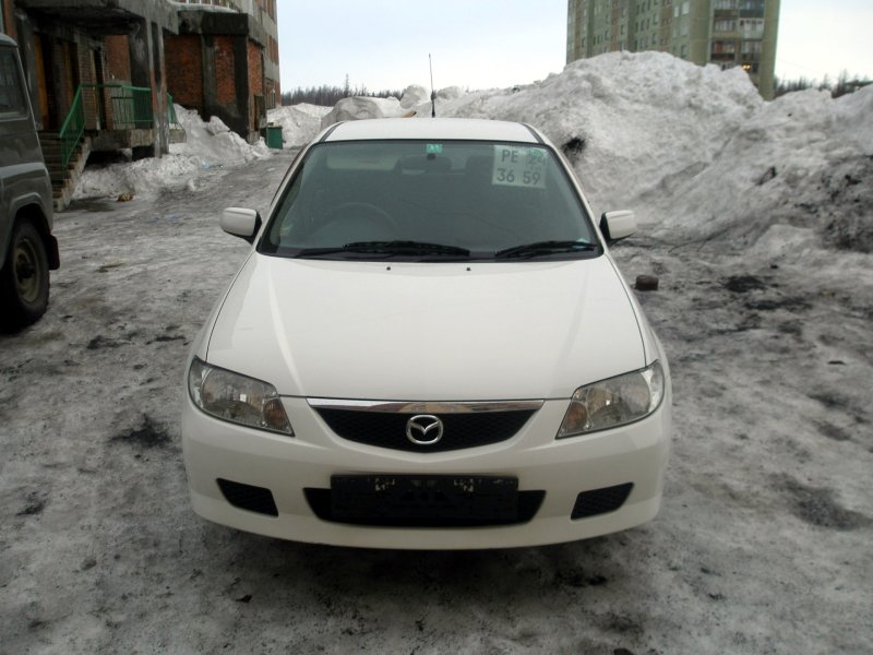 Mazda familia 2000